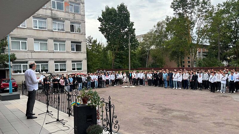 Урочиста лінійка з нагоди Дня знань